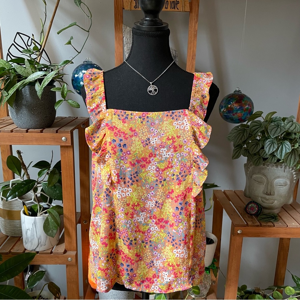 Eclair NWT Floral lightweight flowy tank